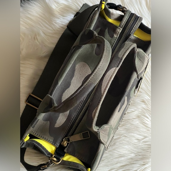 2S4HTT002H03 - Marc Jacobs The Camo Jacquard Medium Tote Bag - Picture 9 of 16